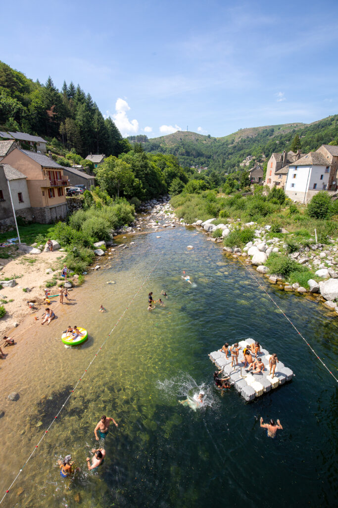 Baignade au Pont de Montvert, séjour sans voiture Cévennes