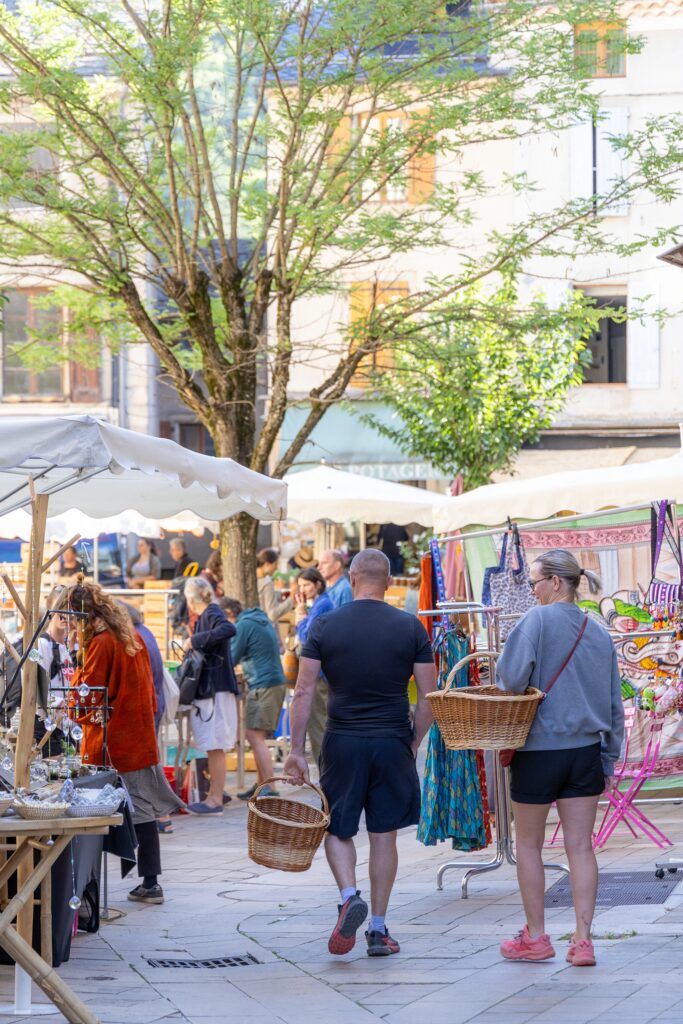 Marché de Florac, séjour sans voiture Cévennes