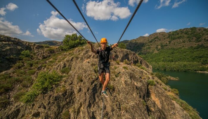 Image 2 : GRANDEUR NATURE : SPORTS DE GRIMPE