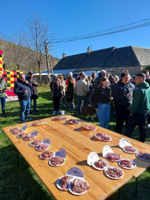 Image 0 : CONCOURS DE SAUCISSON