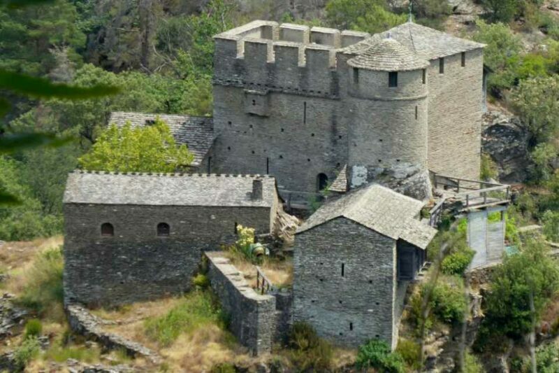 Image 0 : FESTIVAL DE LA RANDONNÉE : A LA DÉCOUVERTE DU CHÂTEAU DE CALBERTE : L’AVENTURE D’UNE RESTAURATION FAMILIALE