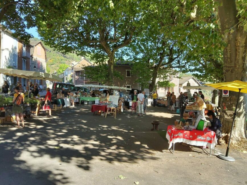 Image 0 : MARCHÉ DE SAINT-GERMAIN-DE-CALBERTE