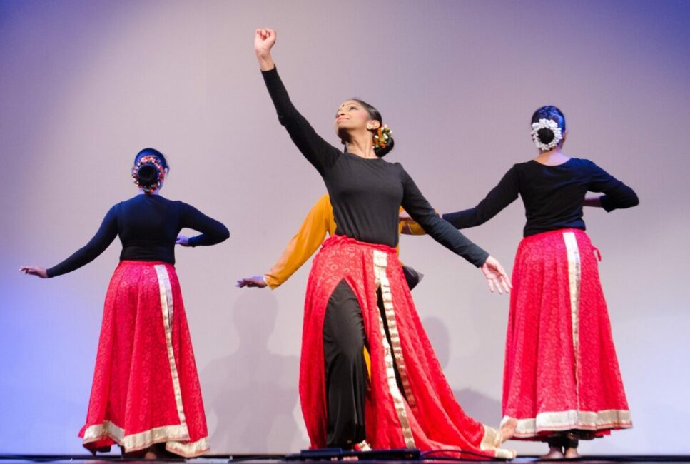 Image 0 : STAGE DE DANSE INDIENNE (ADOS ET ADULTES)