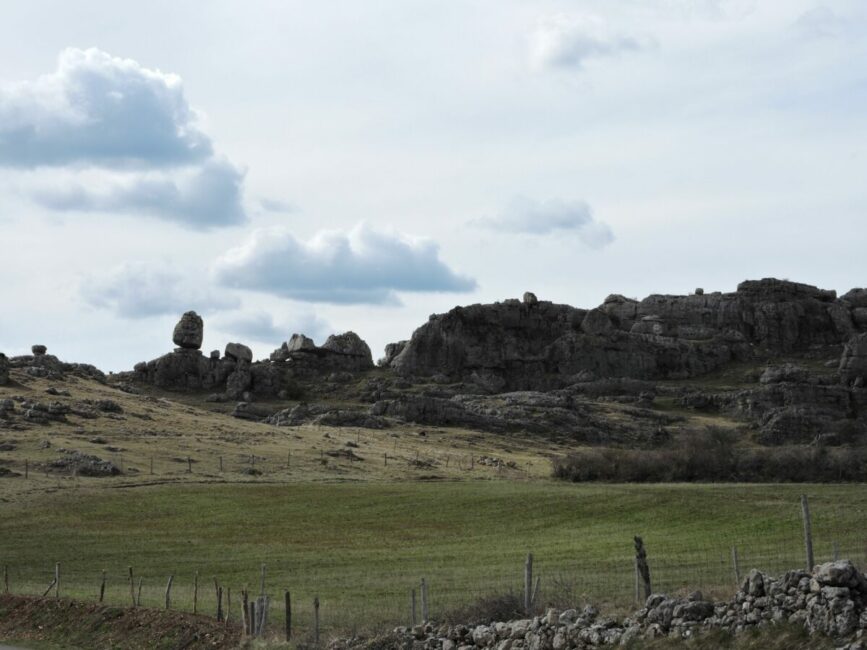 Image 0 : UN ÉTÉ AVEC LE PARC : LES SECRETS GÉOLOGIQUES DU CAUSSE MÉJEAN
