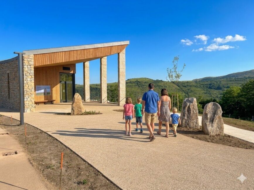 Image 0 : WEEK-END DE DÉCOUVERTE LA MAISON DES MENHIRS DES BONDONS