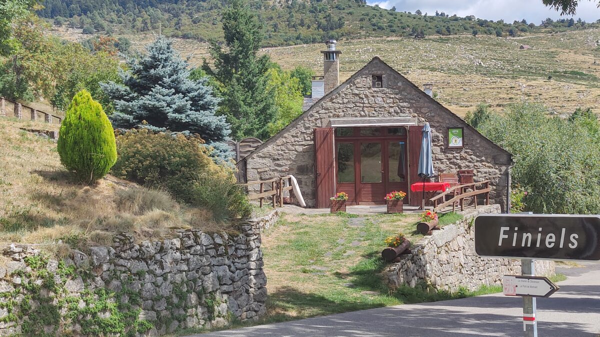 Image 1 : "LE MILLEPERTUIS"
