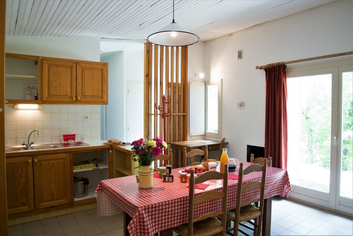 Image 2 : VILLAGE DE GITES DU BLEYMARD 4-6 PERSONNES JONQUILLE