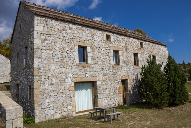 Image 2 : VILLAGE DE GITES DU MAS DE LA BARQUE APPARTEMENT DUPLEX 6 PERSONNES