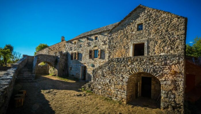 Image 0 : LA FERME CAUSSENARDE D'AUTREFOIS