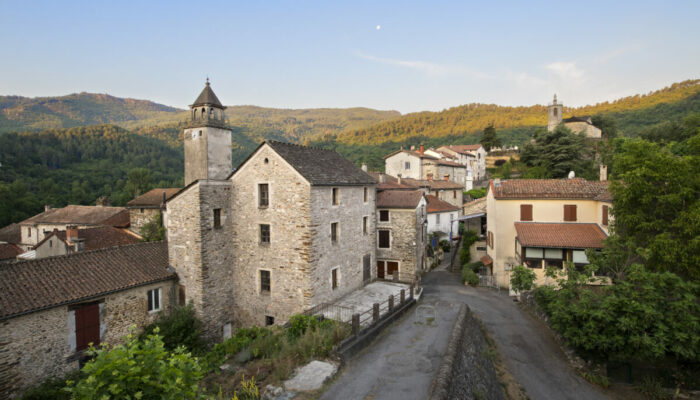 Image 0 : SENTIER DE TIGNAC, BALADE ENTRE CHÂTAIGNIERS ET PINS